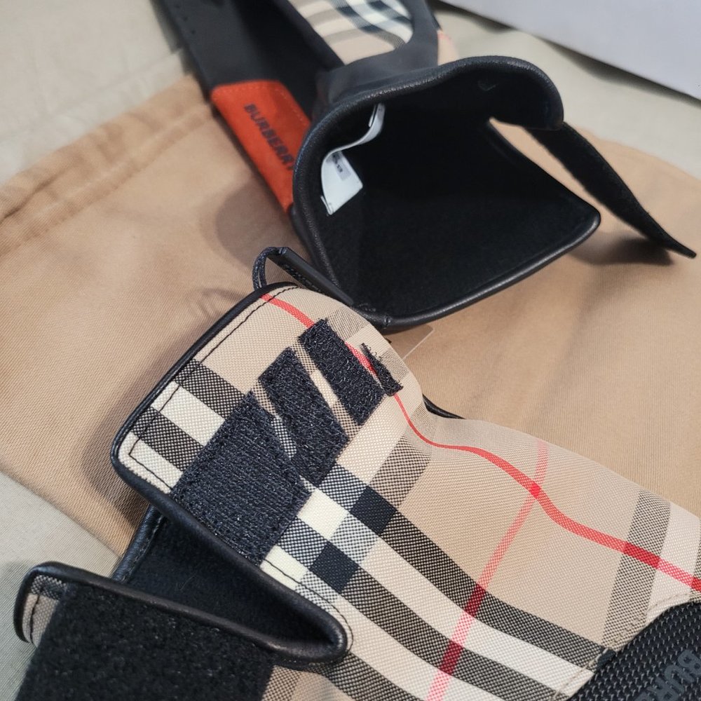 Burberry Uni Leather Gloves - Picture 2 of 4